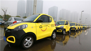 這50輛新能源汽車太黃了！招手即停、一步送到大河車展的門口