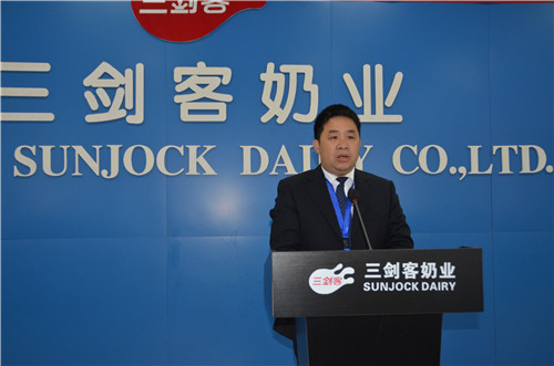 河南三劍客奶業(yè)有限公司的營銷總監(jiān)史運濤