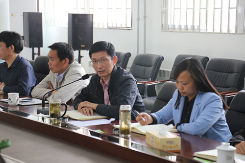 校長董震發(fā)言