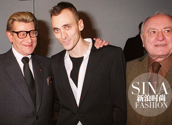 Yves-Saint-Laurent、Hedi-Slimane、Pierre-Bergé在Dior后臺的合影