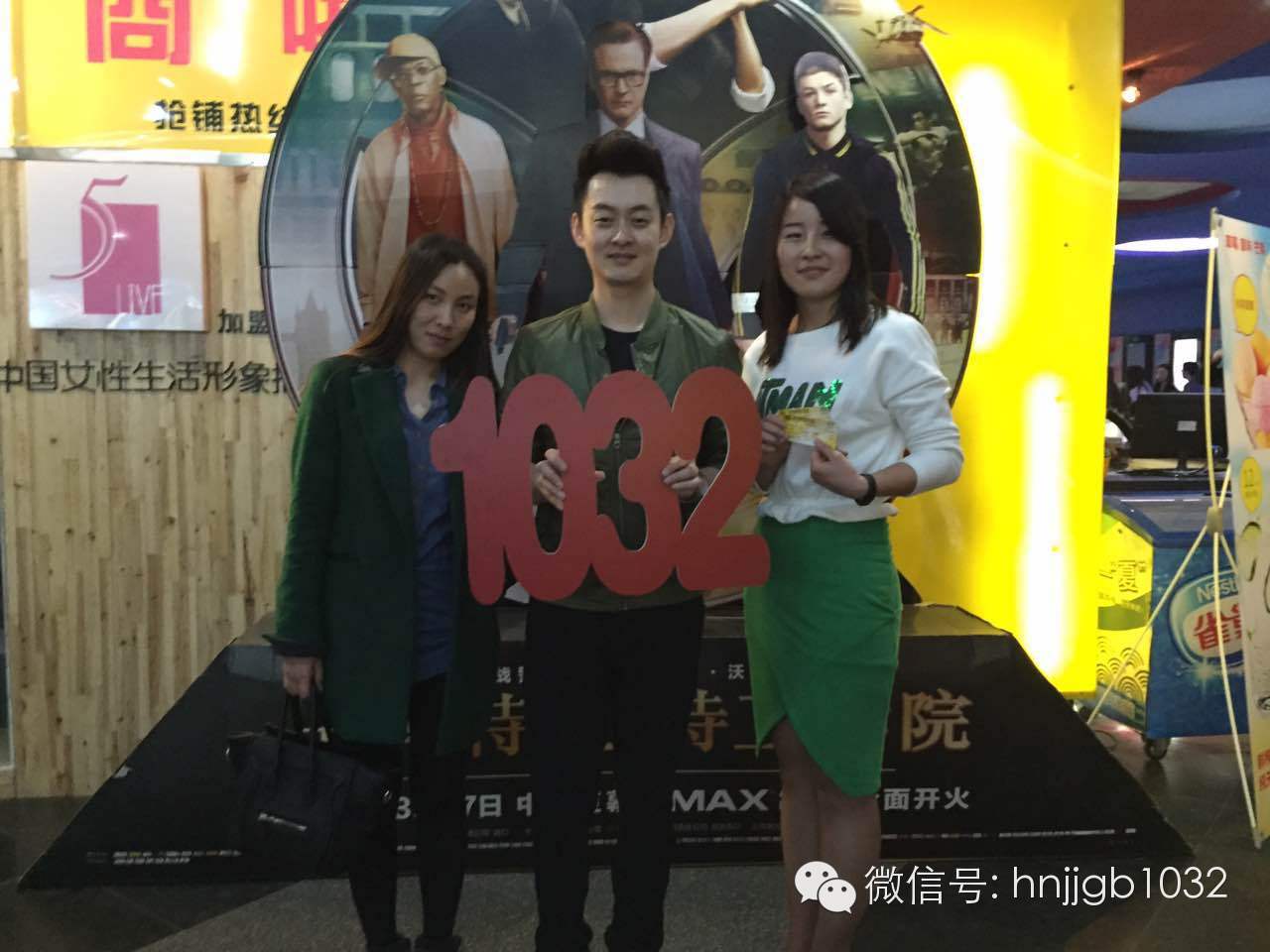 傳說(shuō)中的Johnny終于現(xiàn)身啦！還是美女魅力大哦。帥哥美女好養(yǎng)眼，小編忍不住要多看幾眼呢。