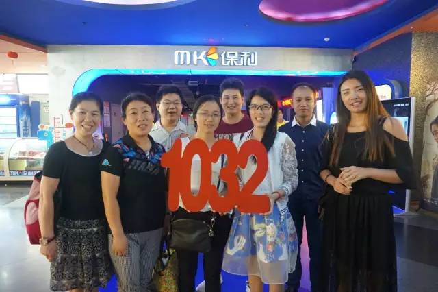 認識的不認識的，拍張合照就是朋友啦