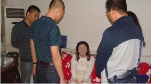 警方抓捕嫌疑人龐某衛(wèi)現(xiàn)場。警方供圖