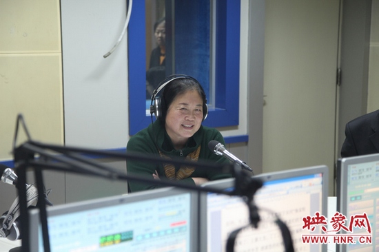 河南省工商局黨組書(shū)記、局長(zhǎng)周春艷做客信息廣播