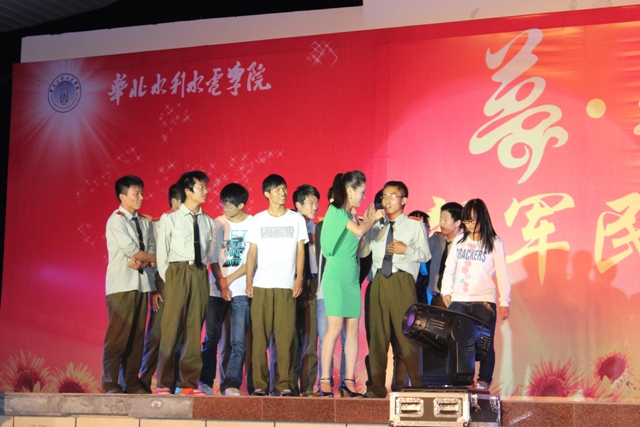 葉子的粉絲現(xiàn)場表達對女主播的喜愛