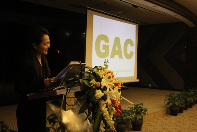 發(fā)布會開始，教育廣播女主播子楊現場主持