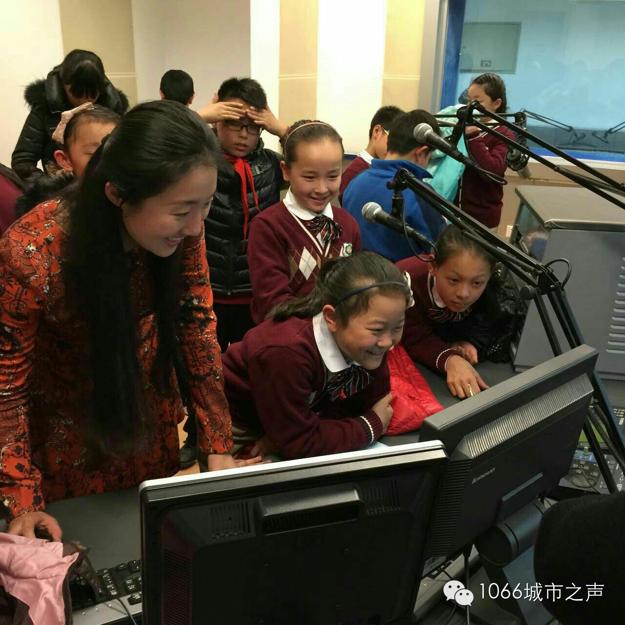 “好激動，好激動”！天天上學(xué)、放學(xué)都從廣播大廈經(jīng)過，今天終于進(jìn)來了！