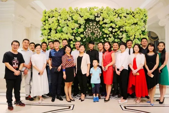 期待的時(shí)候，總是很長，相聚的時(shí)候，總是很短。