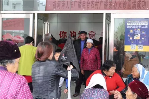 現(xiàn)場(chǎng)真是的人山人海，只能用太火爆三個(gè)字形容了！