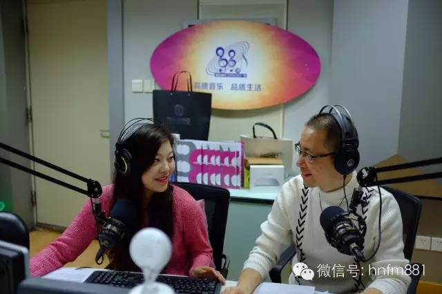 新聞先生凱文和新聞小姐李江也陪伴大家一同跨年！