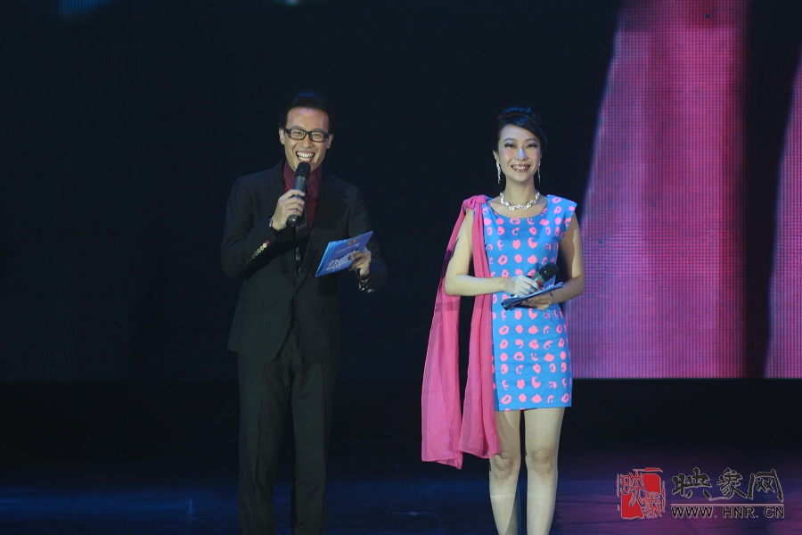 現(xiàn)場(chǎng)主持人雨晨、小糖