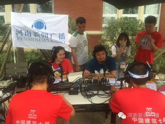 直播間被圍觀群眾包圍啦，是不是沒有看過我們的直播？