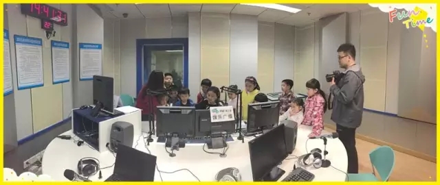 直播間原來(lái)是這樣滴！