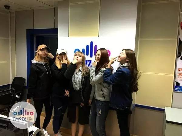 豬鼻行動(dòng)！預(yù)備……按！長腿妹妹都是天然美女哦！