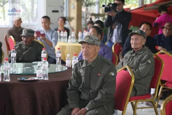 臺上展風(fēng)采，臺下笑開懷