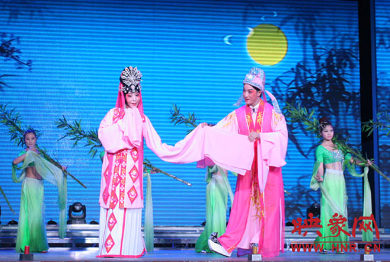 豫劇《必正與妙?！匪季d綿恨綿綿　演唱者：木子　池城