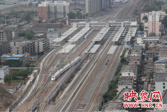 本次運(yùn)行試驗(yàn)由2列CRH2A型動(dòng)車組擔(dān)當(dāng)，計(jì)劃試驗(yàn)速度為每小時(shí)200公里。