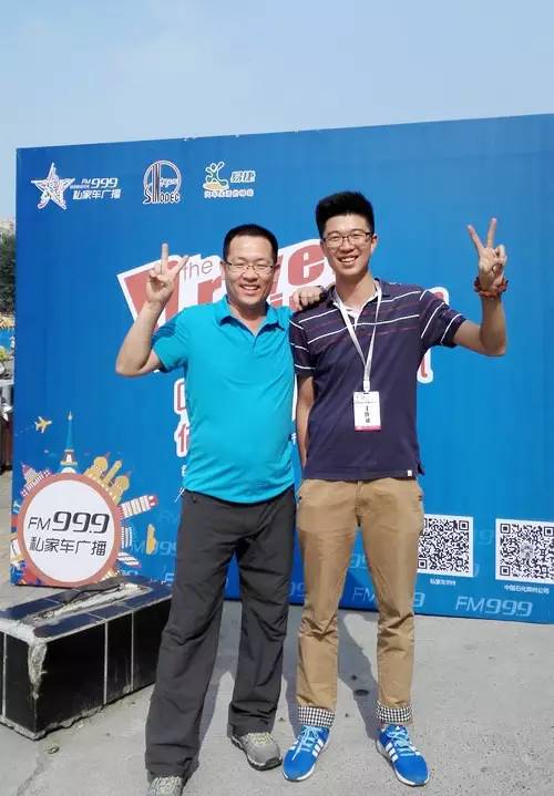 主播鄭強(qiáng)，這兩條大長腿，恩…適合去學(xué)游泳