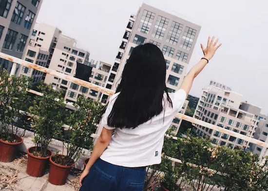 你問我要去向何方，我指向天空的方向。