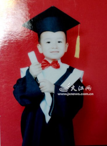 照片上的音容笑貌還在，可人卻走了