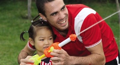 登封3歲女娃會(huì)說兩國話 每天聽兩個(gè)小時(shí)法語