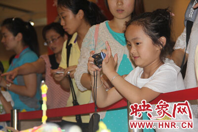 來一個近景吧，我的攝影可不是白學(xué)的