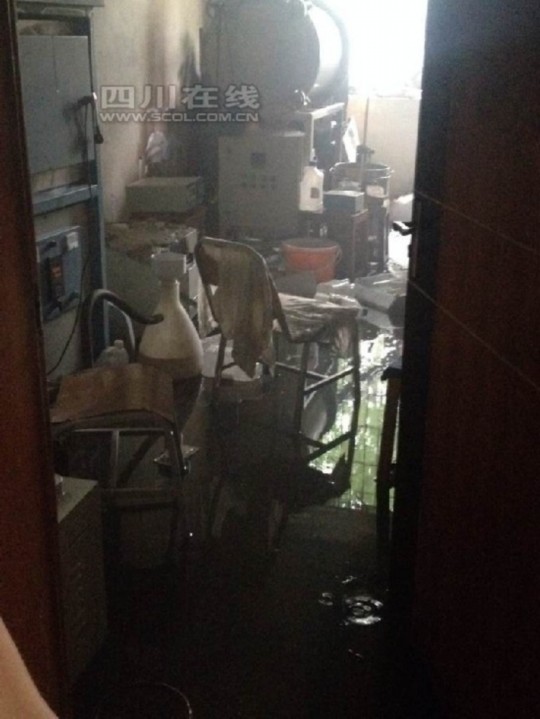 2日上午9時(shí)許，成都理工大學(xué)測(cè)試樓內(nèi)一實(shí)驗(yàn)室起火，造成一人輕傷，目前明火已滅