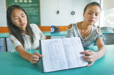 劉龔帶的2012屆畢業(yè)生一天就募捐了5000多元，并一一登記