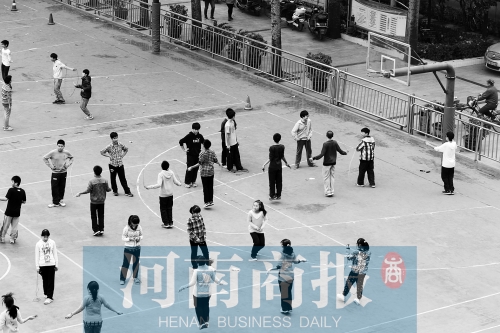 有學(xué)校擔(dān)心，個人進校園鍛煉，安全隱患大