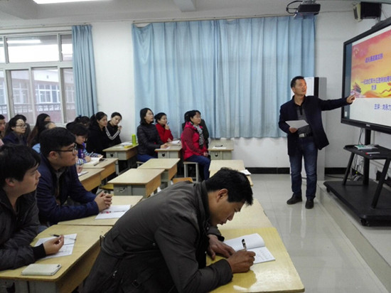 劉永力書記主講，全體黨員和教師參會聆聽