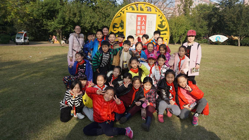 團(tuán)結(jié)友愛(ài)一家人