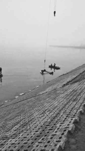 三門(mén)峽黃河邊玩車震車掉黃河里系謠傳