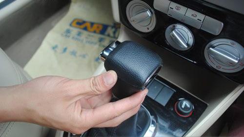 如何通過內(nèi)飾選優(yōu)質二手車 注意謹防泡水車