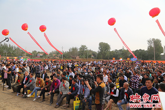 現(xiàn)場人山人海