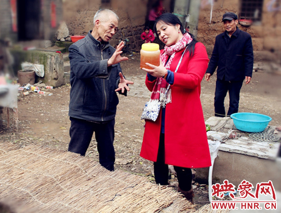 甜蜜的事業(yè)帶來(lái)煩惱 磙子營(yíng)鄉(xiāng)2000公斤蜂蜜難銷