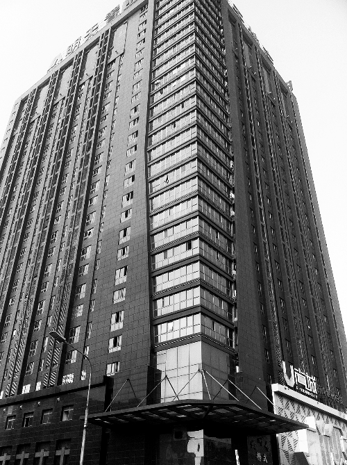 記者按照公開地址在鄭州一處寫字樓尋找一家軟件公司，一無所獲。