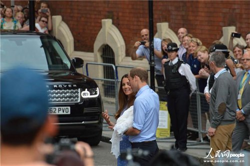 凱特王妃回答記者提問(wèn) 張曉龍/攝