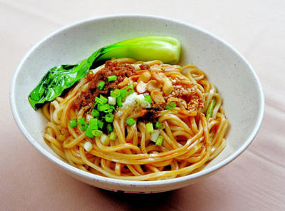 曬家鄉(xiāng)美食 網(wǎng)友：讓不讓人吃方便面了？