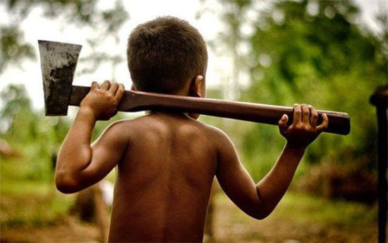 2. 當?shù)氐男『⒆右捕寄苁炀毜恼业嚼侵? width=