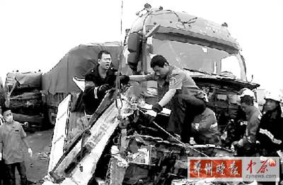 　這起事故中，4名傷者生命沒有危險(xiǎn)