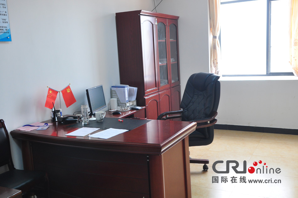 2013年10月21日，長沙云蓋村欠債千萬新建的豪華村部樓。