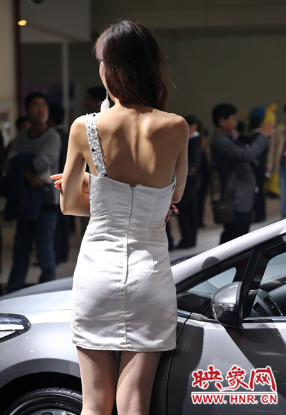 雖然進(jìn)入深秋，車模依然“輕裝”上場(chǎng)。