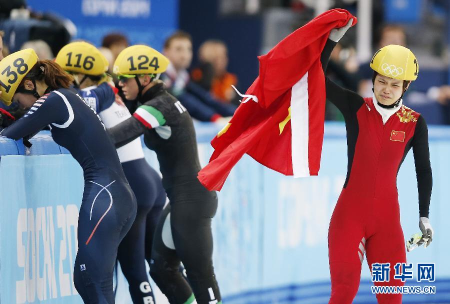 2月13日，中國選手李堅柔（右）在比賽后慶祝。