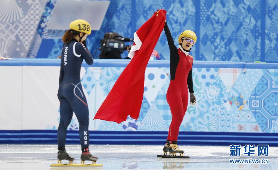 2月13日，中國選手李堅柔（右）在比賽后慶祝。