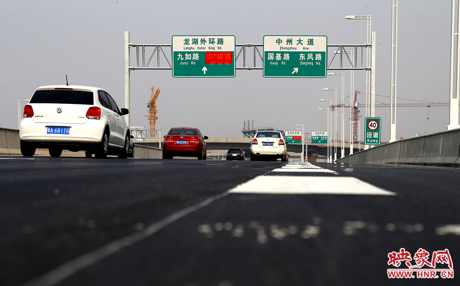 寬闊便捷的三環(huán)快速路給市民的出行帶來(lái)了更多的選擇