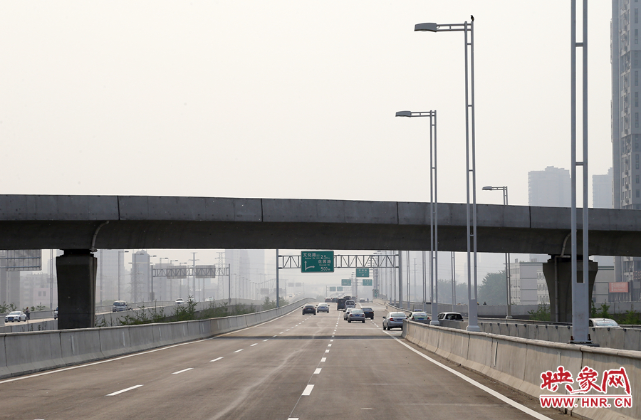 三環(huán)快速路設(shè)計(jì)時(shí)速達(dá)到每小時(shí)八十公里