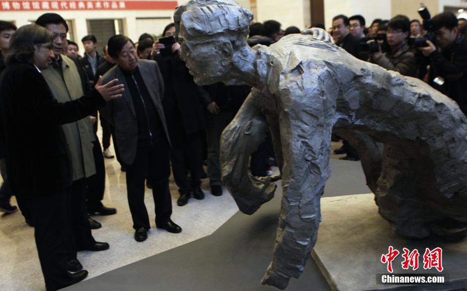 紀(jì)念南京大屠殺遇難同胞雕塑展亮相國家博物館
