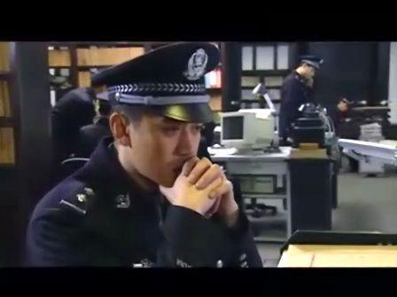 王學(xué)兵在《絕對(duì)控制》中扮演緝毒警察薛冰。