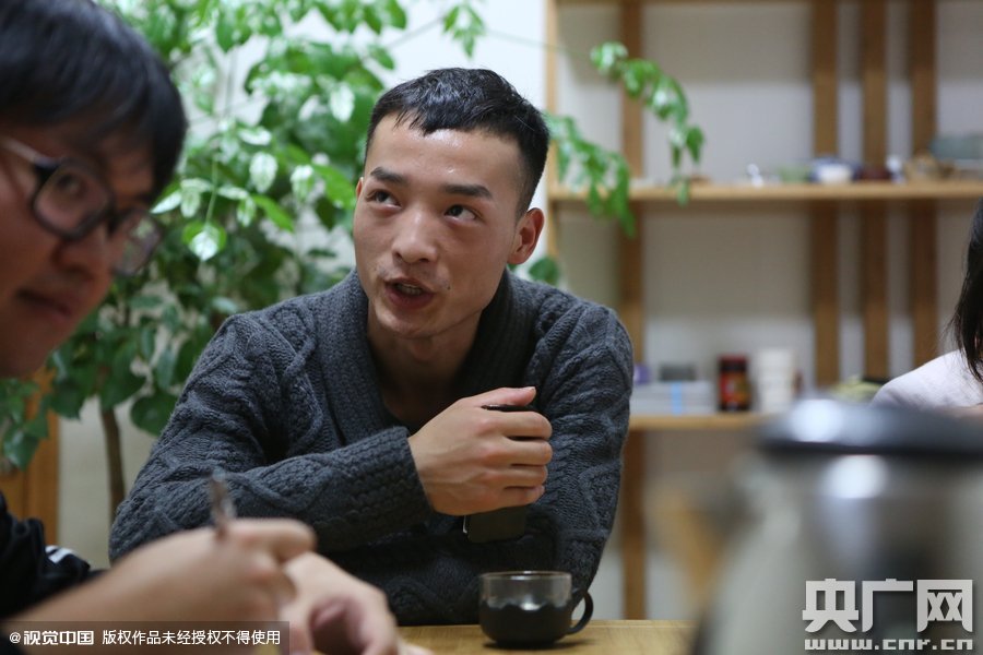 網(wǎng)絡紅人葉良辰現(xiàn)身浙江臺州，接受記者的專訪。