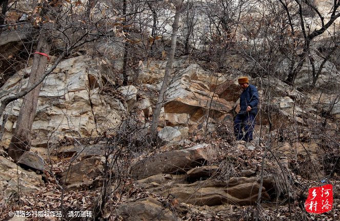 出家人打架，少見;出家人打架還用嘴咬，更是稀罕。嵩山后山一處人跡罕至的半山腰，就住著這樣一位奇葩的出家道士。
